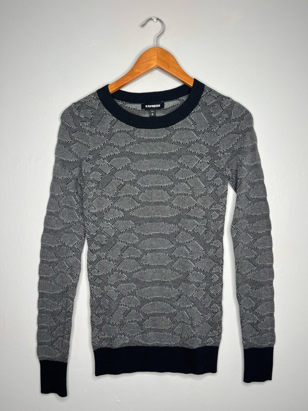 Express Black Gray Snakeskin Lightweight Textured Crewneck Cotton Sweater NWT CC